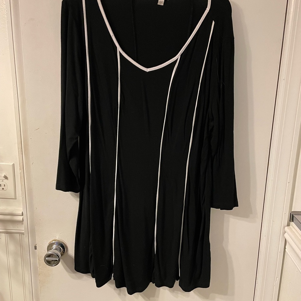 Chic Black and white striped top, great with leggings